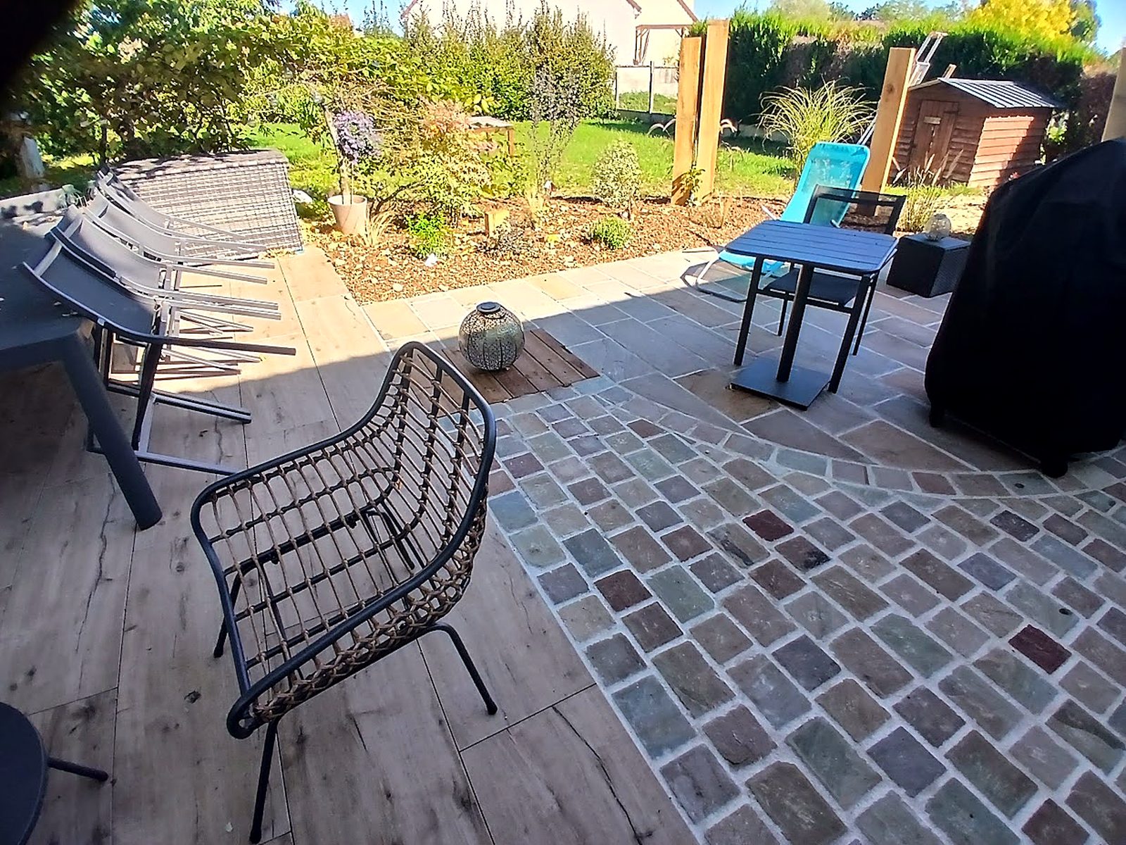 CERAME-ToP, PAVEO-ToP et DALLA-ToP : terrasse associant plusieurs revêtements.